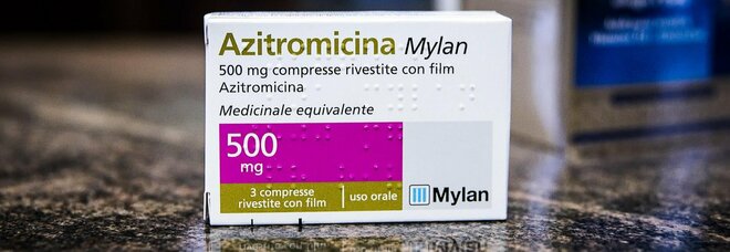 Zitromax, perché non si trova? Omicron, la cura (smentita) contro il Covid e il problema delle prescrizioni
