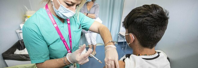 Vaccino agli adolescenti, Locatelli: «Vaccinare anche in età pediatrica per proteggere chi vive a contatto con bambini»