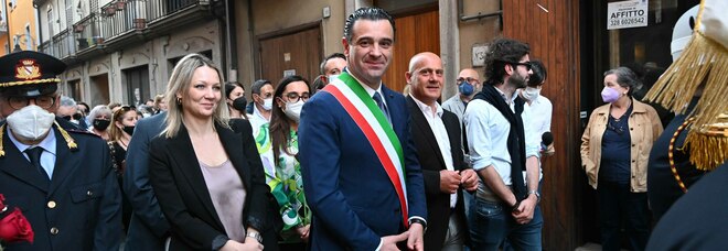 Il sindaco Festa sfila con Santa Rita: «Avellino sta cambiando»