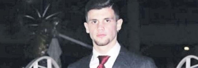 Omicidio a Casalnuovo, l'assassino in caserma nella notte: ha 18 anni e piange