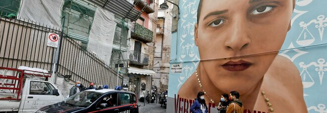 Murales dei clan a Napoli, la minaccia su Fb: «Se cancellate Ugo Russo le altre opere saranno sfregiate»