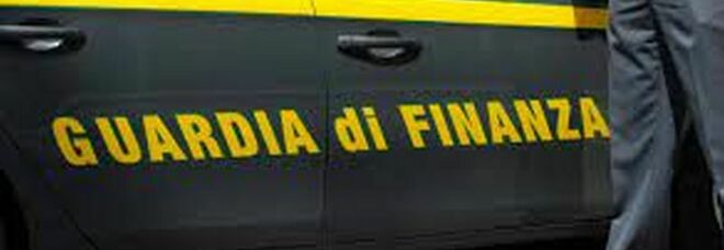 Traffico illecito di carburante, impianti sequestrati in Campania e in Puglia