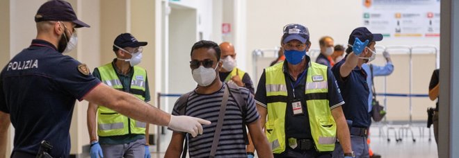 Coronavirus, l'Italia blocca l'ingresso a chi arriva da 13 Paesi a rischio