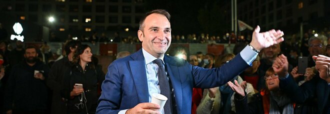 Lo Russo sindaco di Torino: «Scelto da 2 cittadini su 10, ora va ricucita la fiducia»