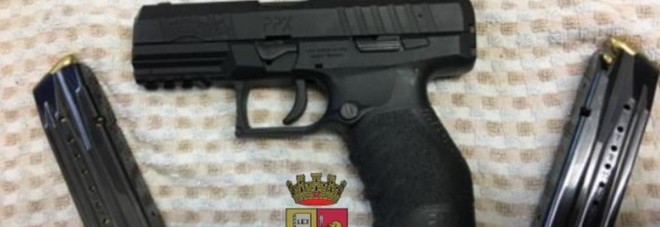 Napoli, arrestato boss del Rione Traiano: nascondeva pistola e munizioni