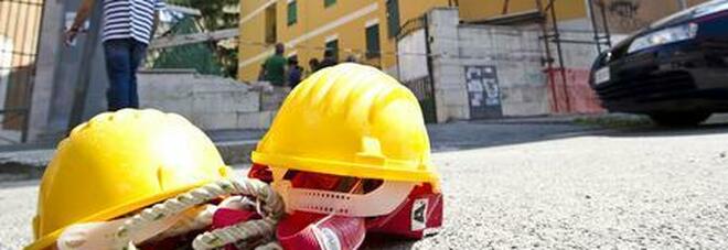 Roma, cede il solaio e un operaio rimane ferito a piazzale Clodio: «Sospetta rottura del bacino»