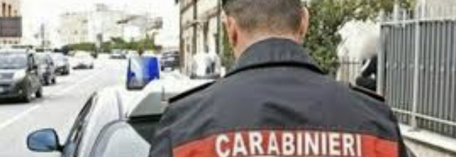 Napoli, in fuga con l'auto rubata: due quarantenni arrestati