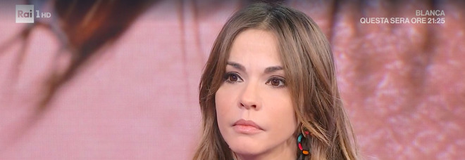 Sara Manfuso a Storie Italiane: «Abusata a 17 anni nell'androne del palazzo, le mie urla inascoltate»