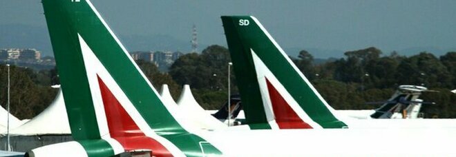 Alitalia, da domani stop ai voli, come accedere al fondo da 100 milioni per il rimborso dei biglietti