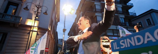Festa nuovo sindaco di Avellino: battuto il candidato ufficiale del Pd