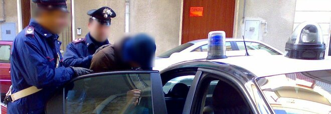 Scampia, arrestato spacciatore: preso con 15 dosi di kobret