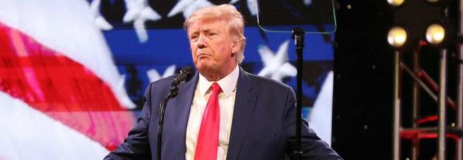 Trump si candida alle elezioni Usa del 2024: «Sarò presidente per la seconda volta per eliminare il male»