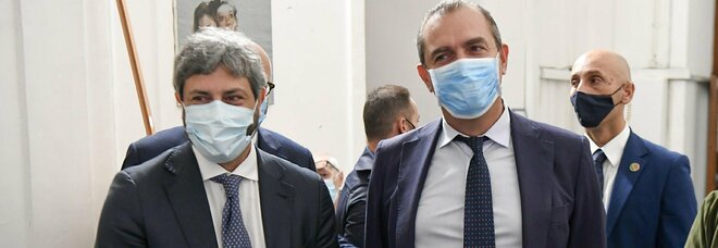 Covid in Campania, de Magistris accusa De Luca: «Non dice tutta la verità sui contagi»