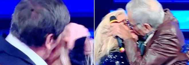 Domenica In Speciale Sanremo, Gianni Morandi e Teo Teocoli baciano Mara Venier