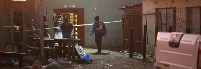 Sudafrica, morti almeno 17 studenti in un locale. «Sono stati avvelanati»: è mistero