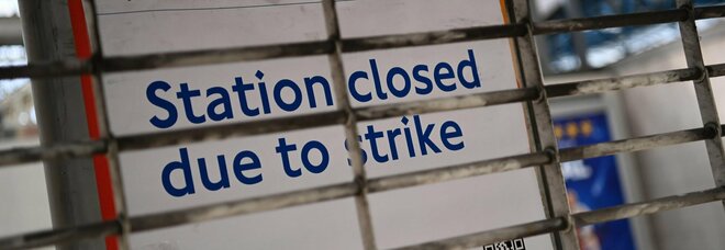 Gran Bretagna nel caos per lo sciopero dei trasporti: è il più grande da 30 anni