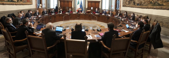 Cuneo fiscale, il taglio slitta all autunno: le risorse dirottate per la riduzione delle bollette