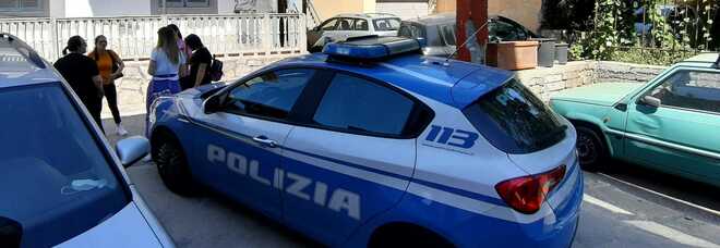 Omicidio a Napoli oggi: 28enne con precedenti ucciso con cinque colpi di pistola alla testa
