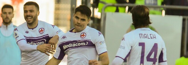 Cagliari-Fiorentina 1-1, Joao Pedro segna e sbaglia un rigore: pari Sottil