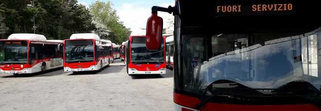 Sciopero dei trasporti a Napoli: chiuse metropolitana e funicolari, pochi bus in circolazione