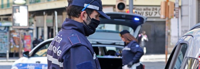 Napoli, task force contro le targhe straniere: 81 multe e 13 veicoli sequestrati