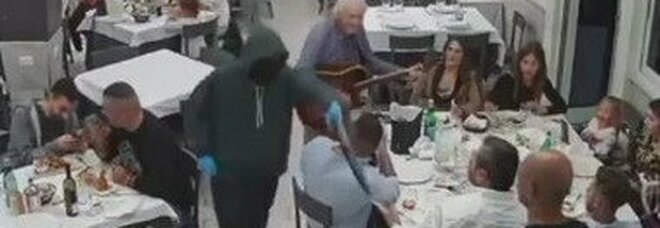 Rapina in pizzeria col kalashnikov, arrestati tre rapinatori a Casavatore