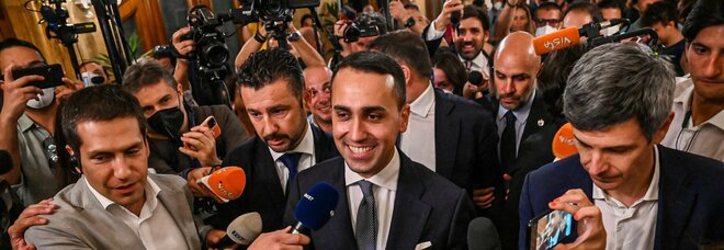 Di Maio lascia il M5S, il ministro: «Parole dirigenti del Movimento hanno rischiato di indebolire l'Italia»