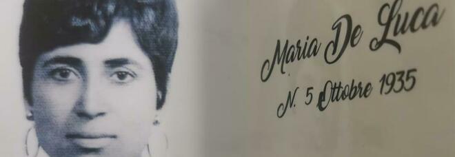 Fa stampare, da viva, le «pagelline» per la sua morte: l'iniziativa di Maria