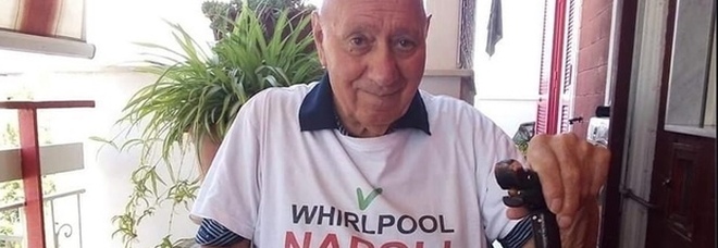 Napoli, nonno Whirlpool muore a 87 anni nel giorno in cui gli operai sono scaricati dall’azienda: «Continuate a lottare»