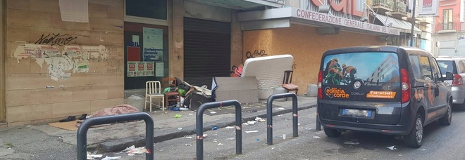 Napoli, il degrado di via Torino al Vasto: «I turisti non tornano»