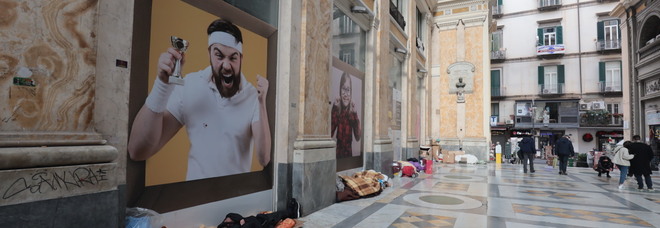 Galleria Umberto I di Napoli, c'è un piano: «Entro tre settimane via tutti i senzatetto»