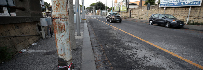 Napoli, incidente mortale all'Arenella: 59enne travolto e ucciso da due ragazzi in moto
