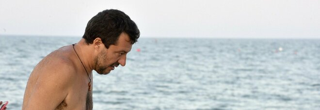 Lega, la solitudine di Salvini e la guerra con Renzi: «Fa solo supercazzole»