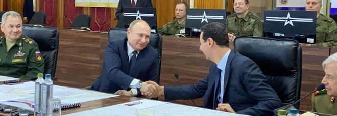 Putin a sorpresa a Damasco, a colloquio con Assad: «Vedo segni della pace che sta tornando»