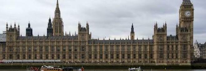 Deputato britannico acusato di violenza sessuale