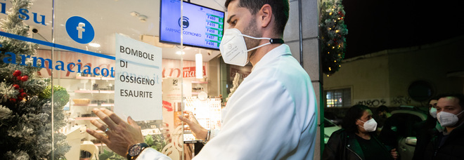 Covid a Napoli, finite le scorte di ossigeno e farmaci: in ospedale stop visite ambulatoriali e ricoveri non urgenti