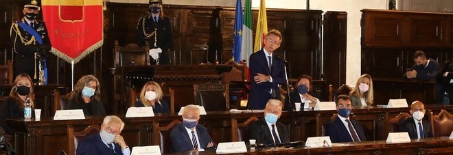 Manfredi sindaco di Napoli, beffa da Roma: sbloccati solo 120 milioni per coprire i debiti record