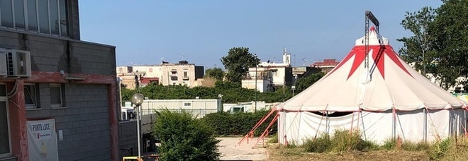 Napoli, si lavora al tendone da circo a Barra: scuola e associazioni contro la dispersione scolastica