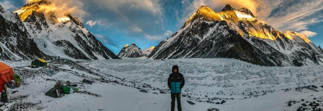 Spedizione invernale al K2, il maltempo ferma la scalata: tornano a casa gli alpinisti italiani