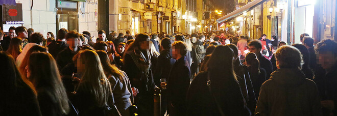 Movida a Napoli, arriva la stretta: le sanzioni del Comune sul doppio delle strade