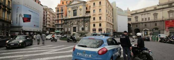 Napoli, ruba bottiglia di vino da uno stand: ucraina bloccata dalla polizia