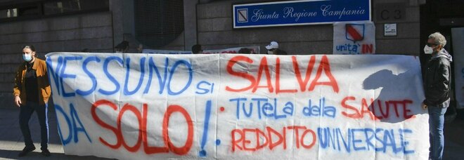 Coronavirus, a Napoli protesta contro l'Unità di crisi regionale