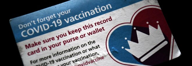 Vaccino, lo studio inglese: si cercano volontari che hanno ricevuto Pfizer o AstraZeneca per il richiamo con Moderna o Novavax