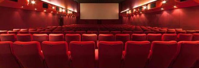 Cinema e teatri, un metro di distanza tra i posti: ecco come potranno riaprire