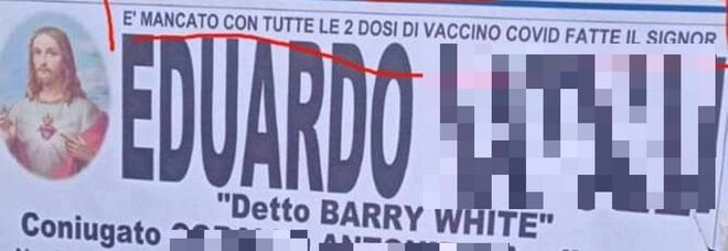 Covid a Napoli: «È mancato con due dosi di vaccino», spunta il manifesto funebre choc