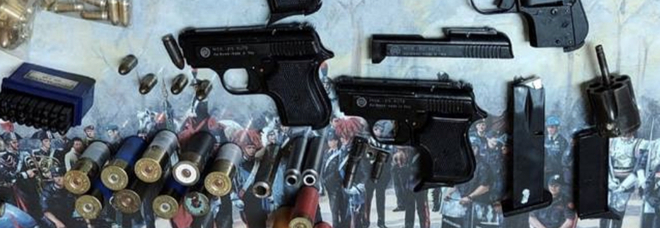 Pistole a salve, una modificata e altri reati contestati dai carabinieri