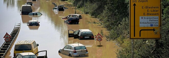 Inondazioni in Germania, i morti salgono a 156 (feriti 670): corsa per salvare i dispersi