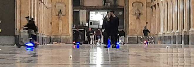 Napoli, baby gang scatenate in Galleria: «E la vigilanza non c'è ancora»