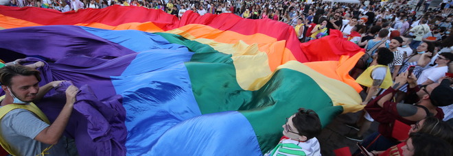Lo storico locale Stonewall dona 10mila dollari in sostegno delle lotte dell'Arcigay di Napoli