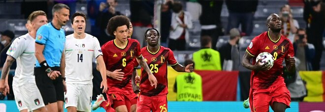 Belgio-Italia, il rigore fischiato contro gli azzurri fa infuriare i tifosi: «Assurdo, ma dov'è il Var?»